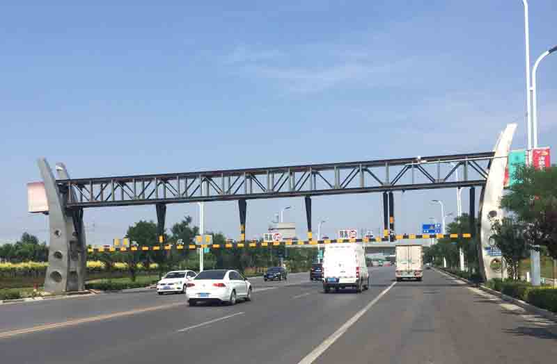 图木舒克道路限高杆